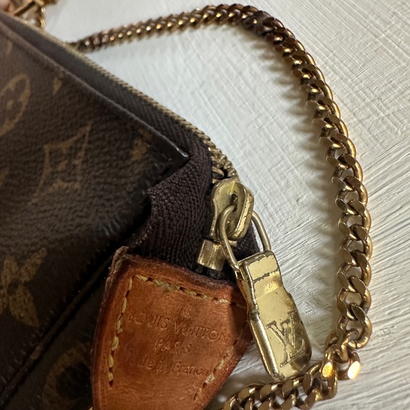 Louis Vuitton Mini Pochette - Picture 6 of 13